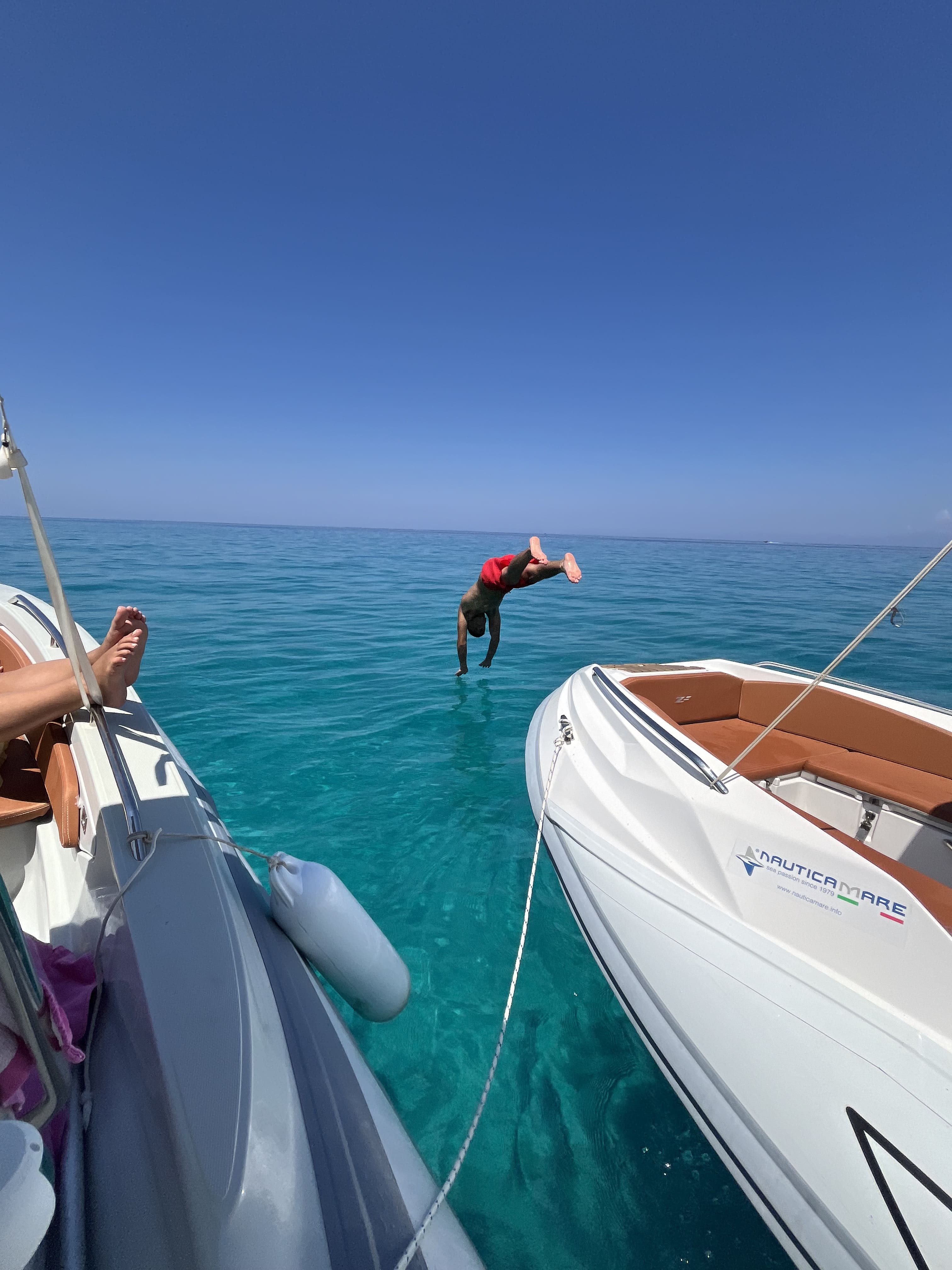 Dettaglio tientibene e finiture teak