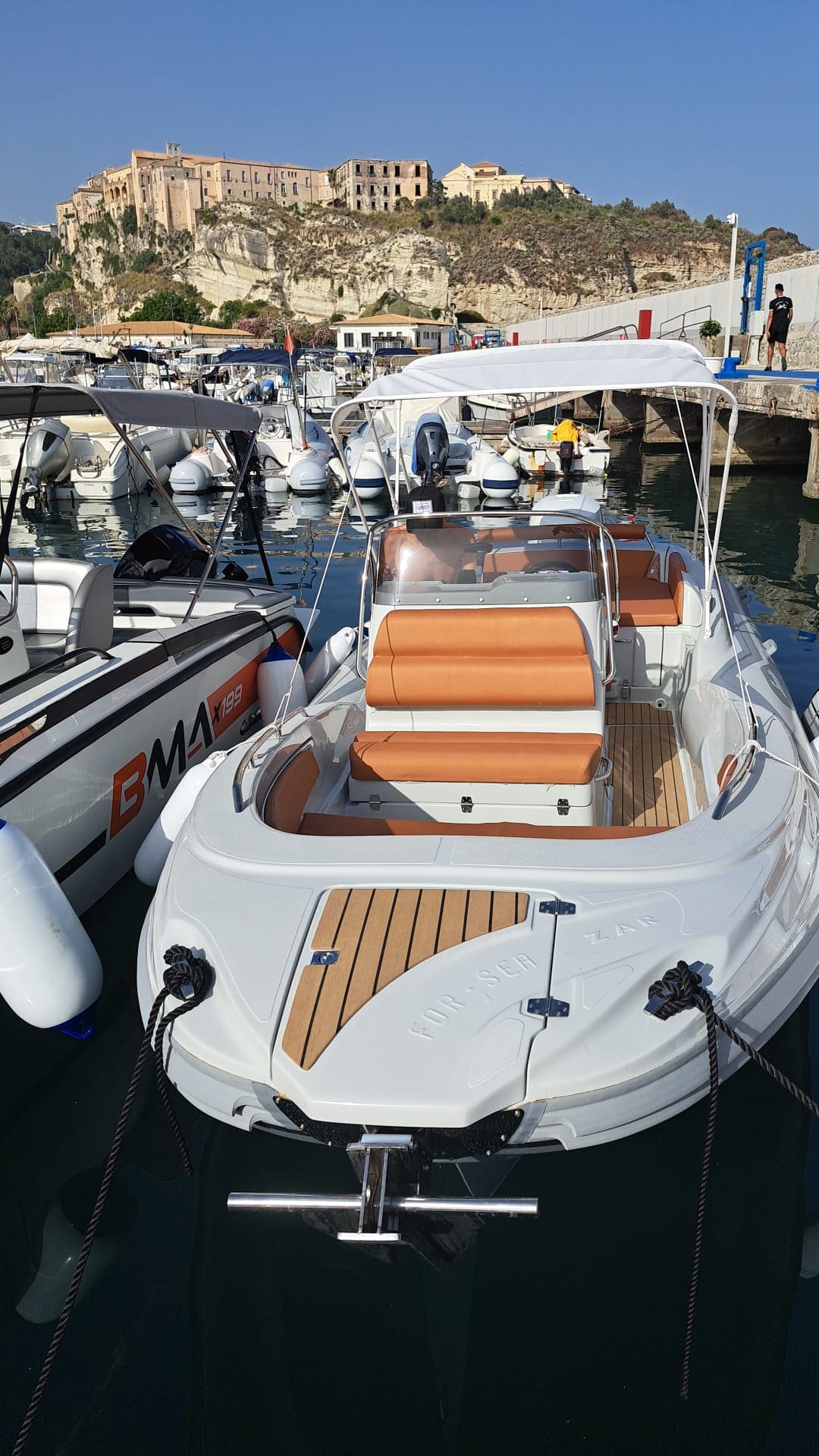 Sedute fronte console con vano portaoggetti