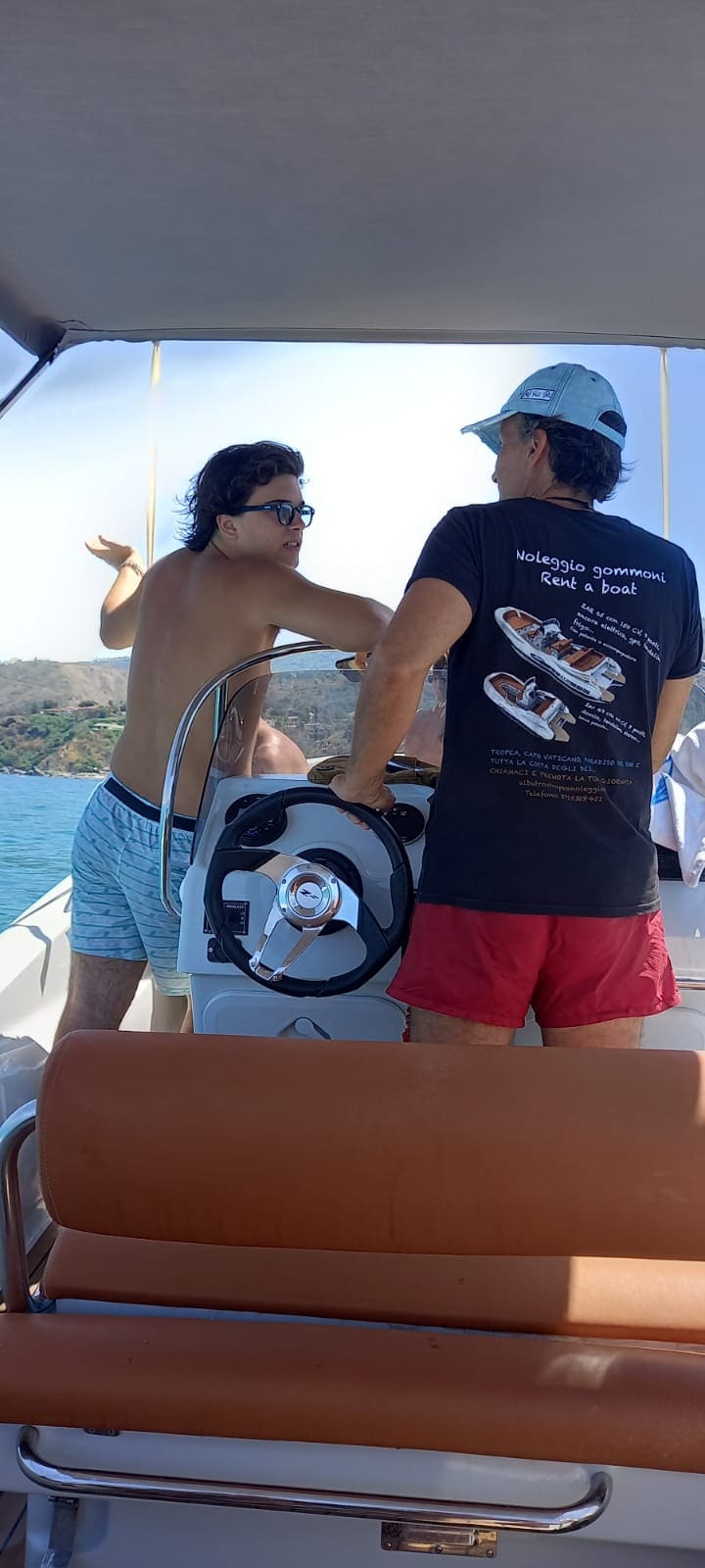 Cuscineria prua allestita a prendisole