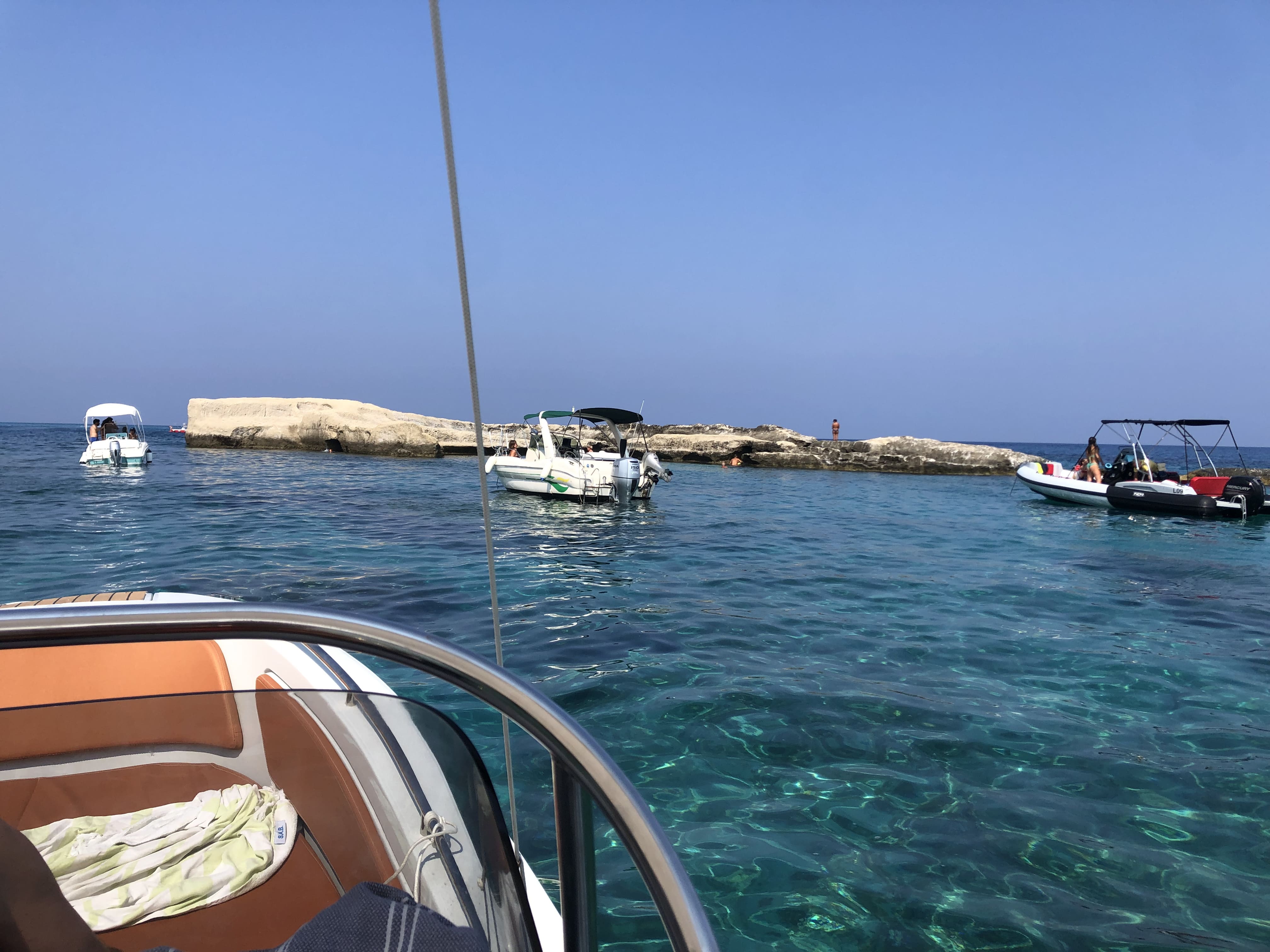 Acqua turchese e rocce scolpite dal vento