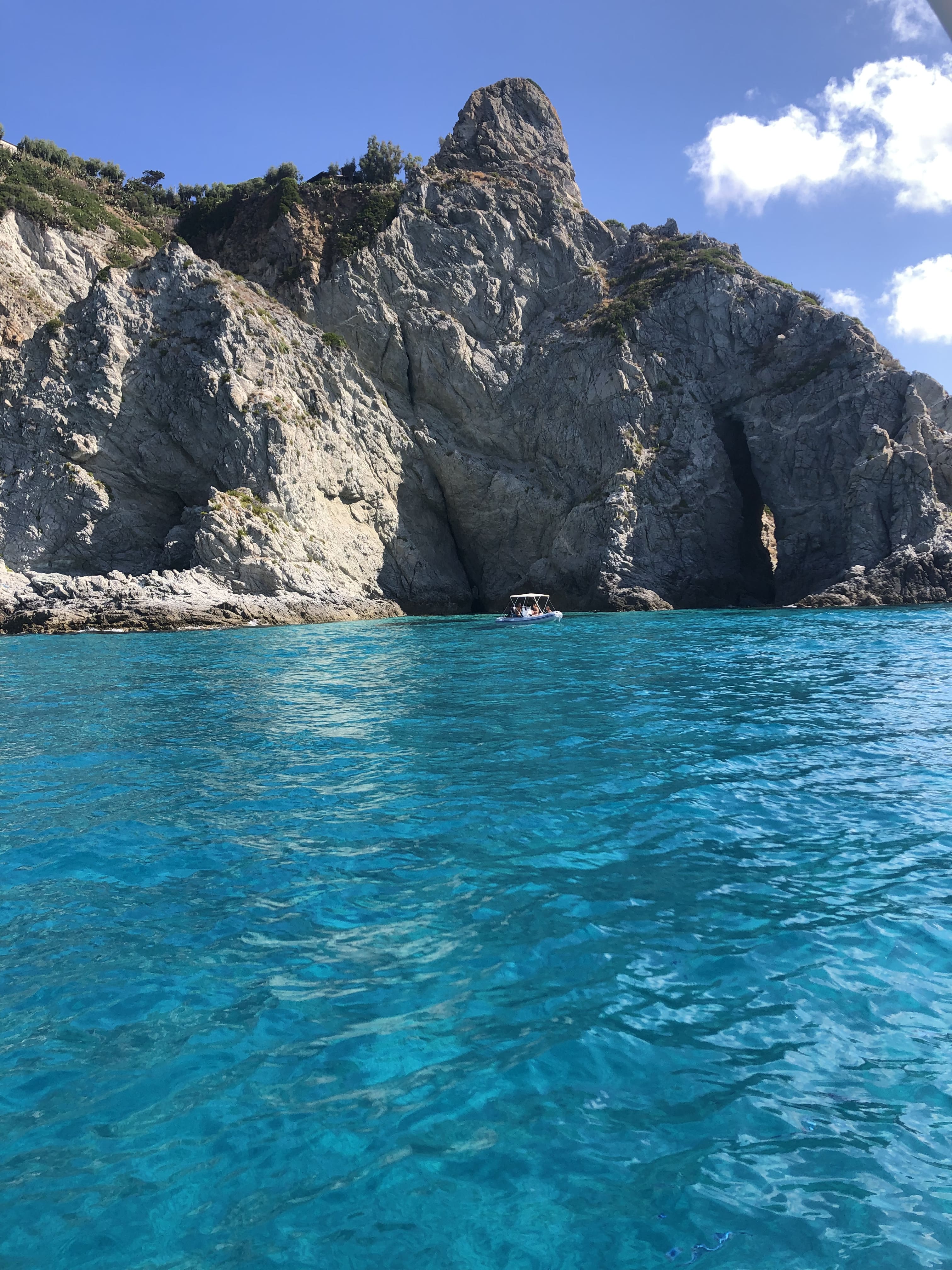 Archi naturali lungo la costa di Briatico