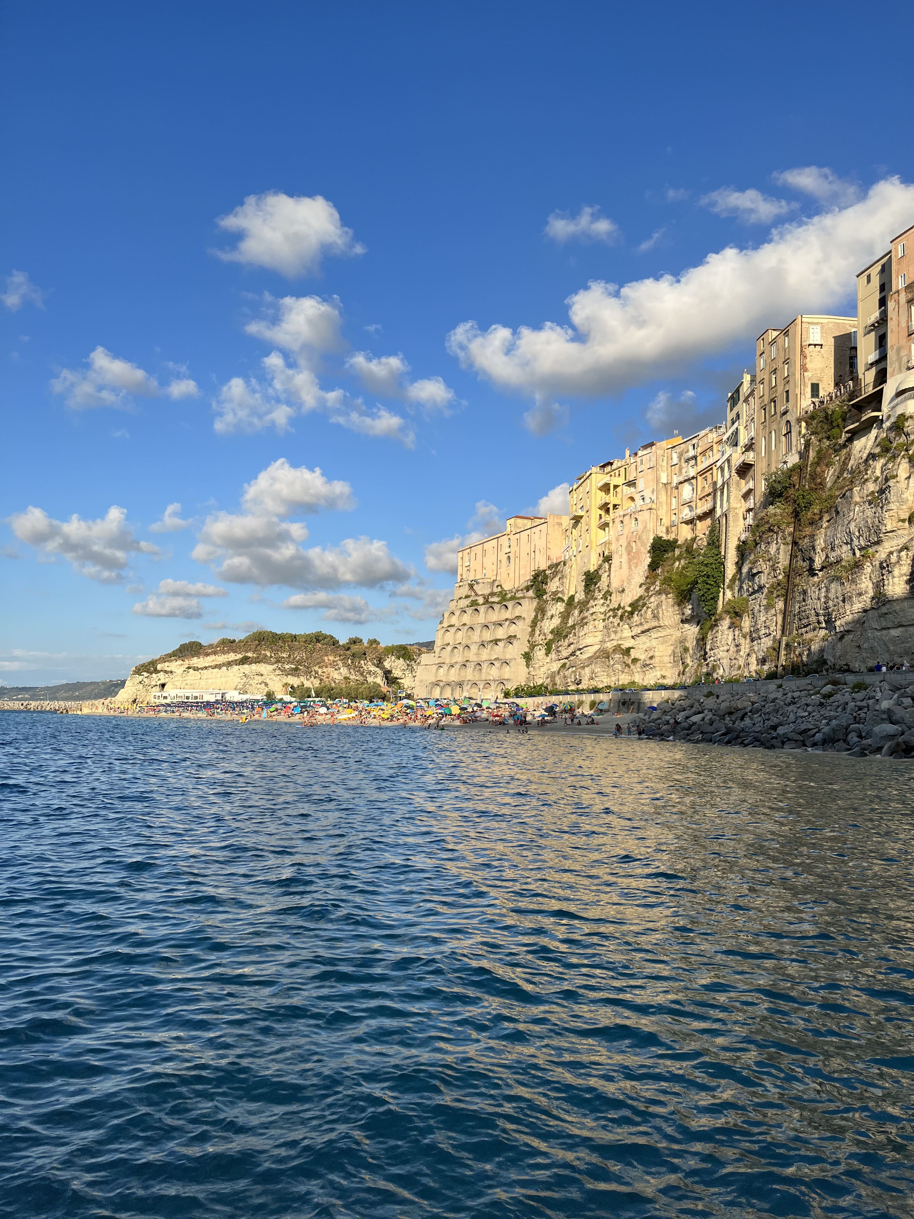 Capo Vaticano con cielo rosato al tramonto