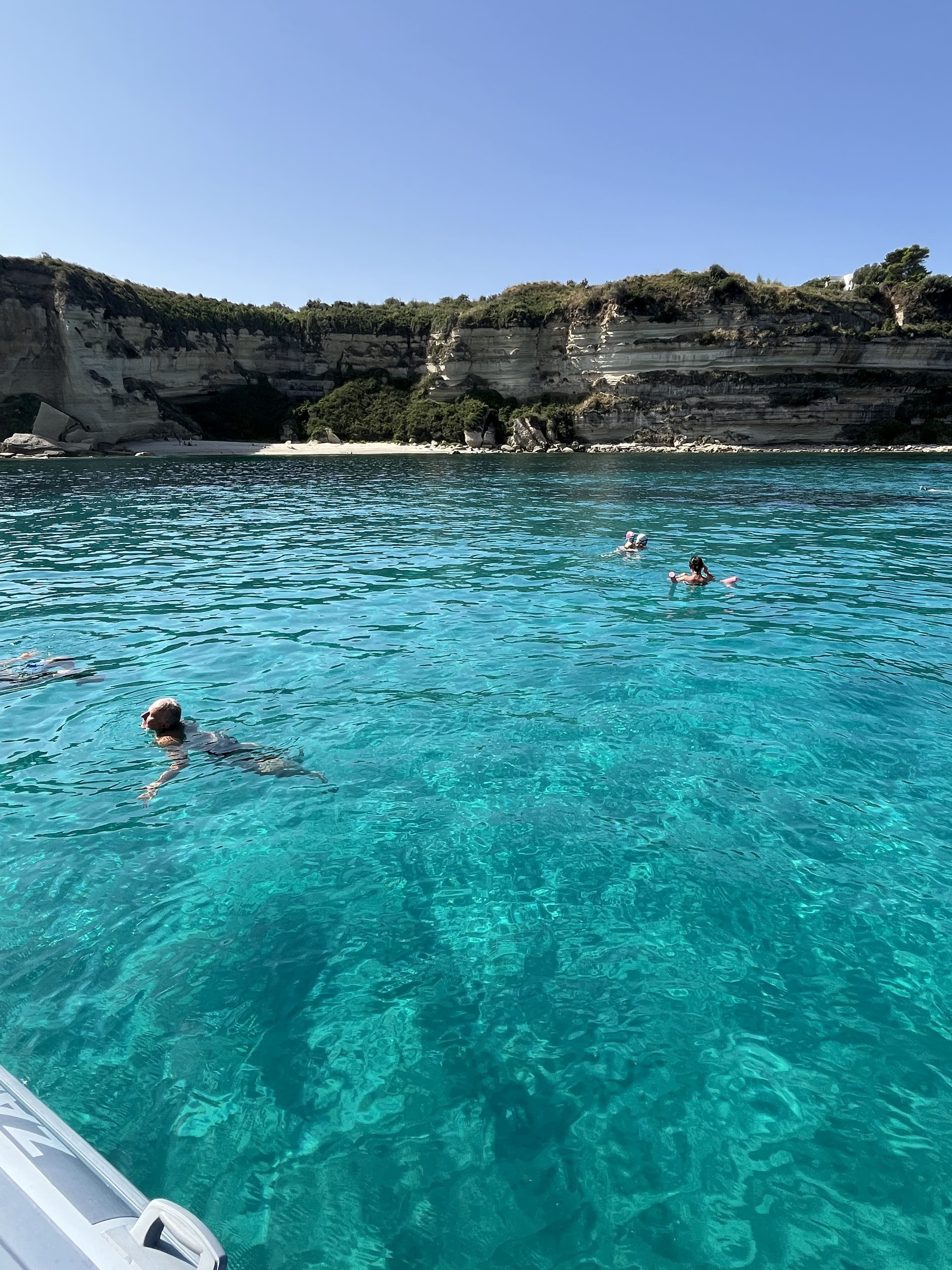 Snorkeling in acque trasparenti