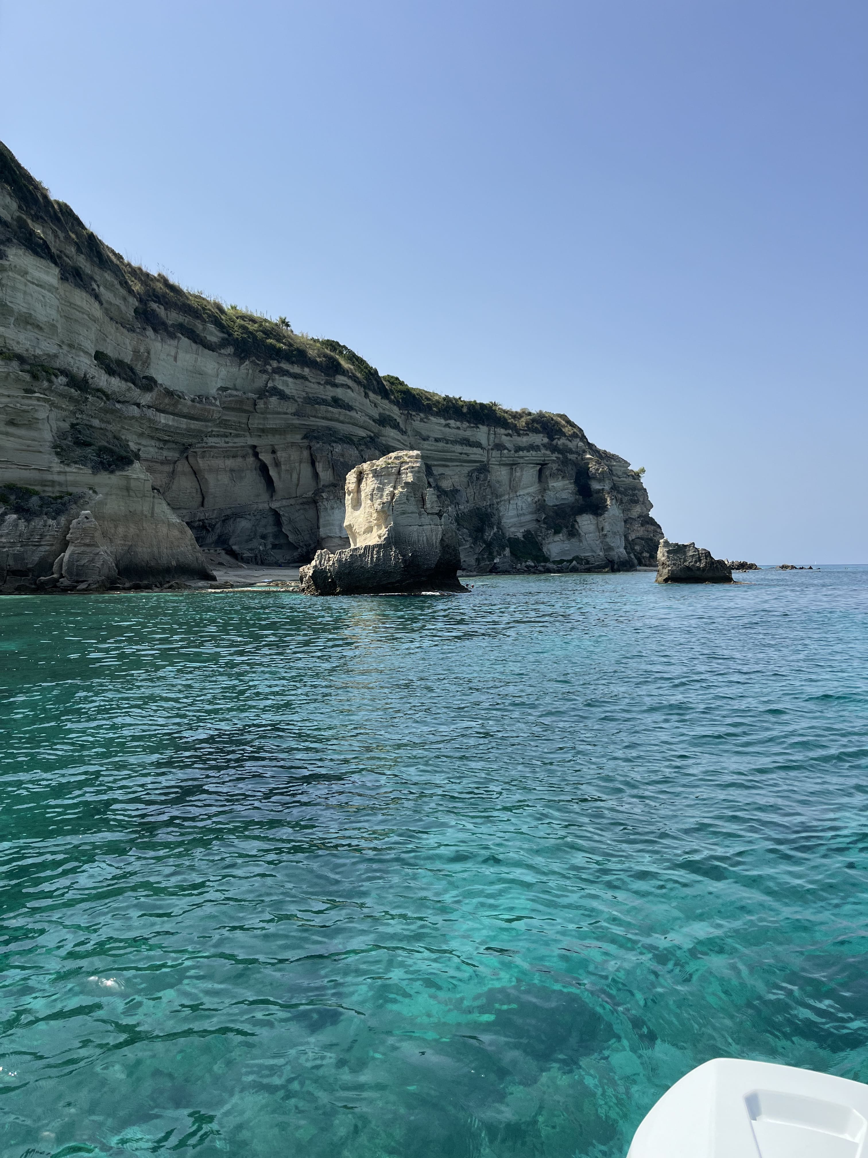Piccola insenatura con acqua turchese