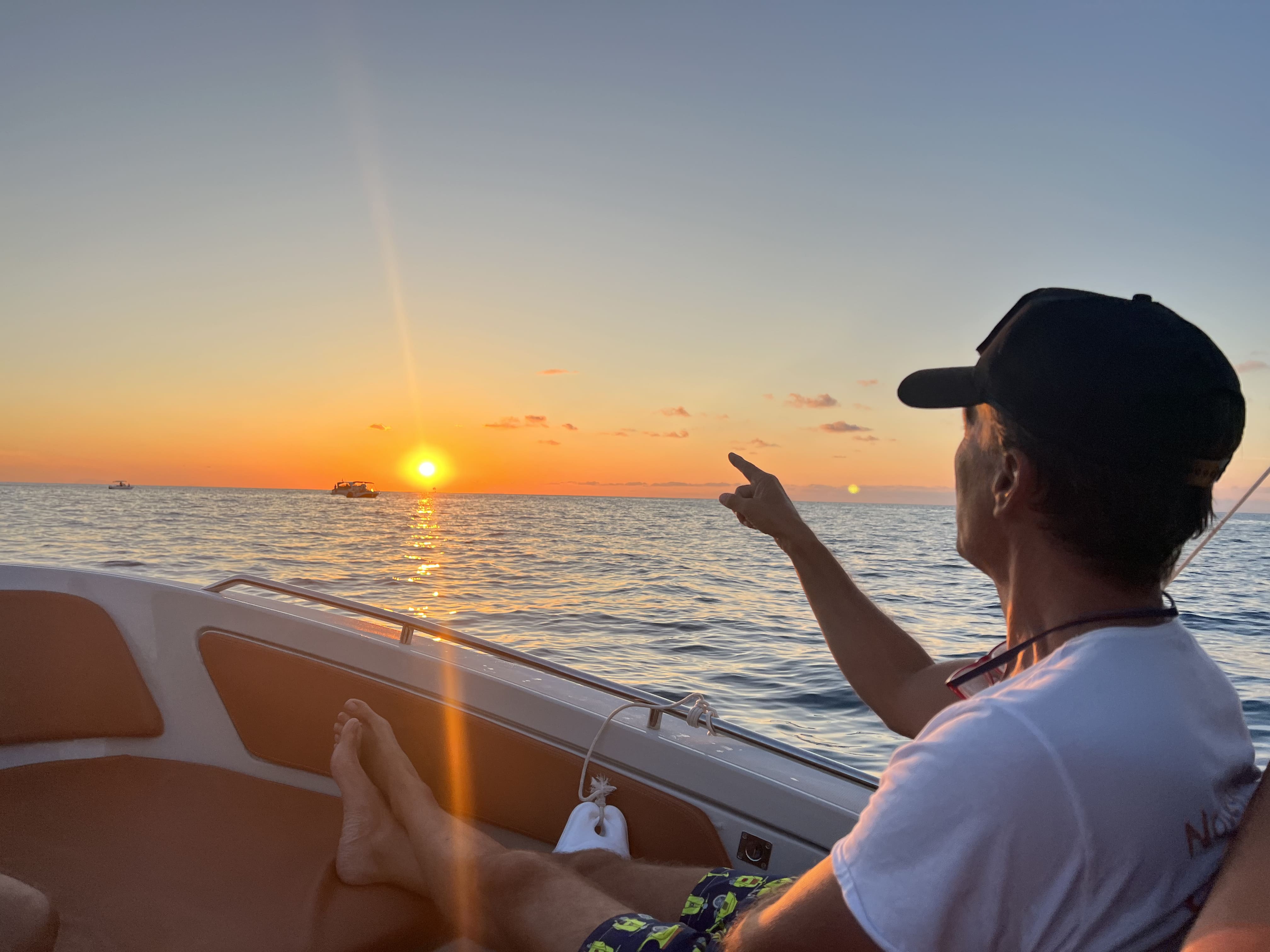 Tramonto a Capo Vaticano visto dal gommone